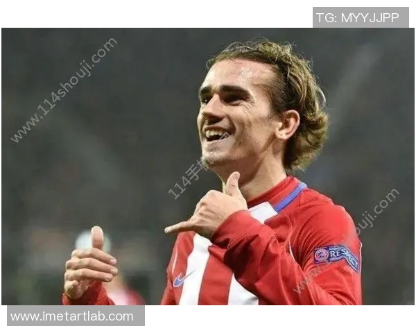 足球球星卡拆解：聚焦皇马与巴萨的传世传奇球员卡牌魅力